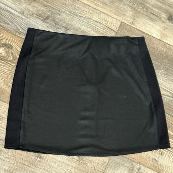 Olsenboye Black Skirt, Size 7 - Picture 2 of 7